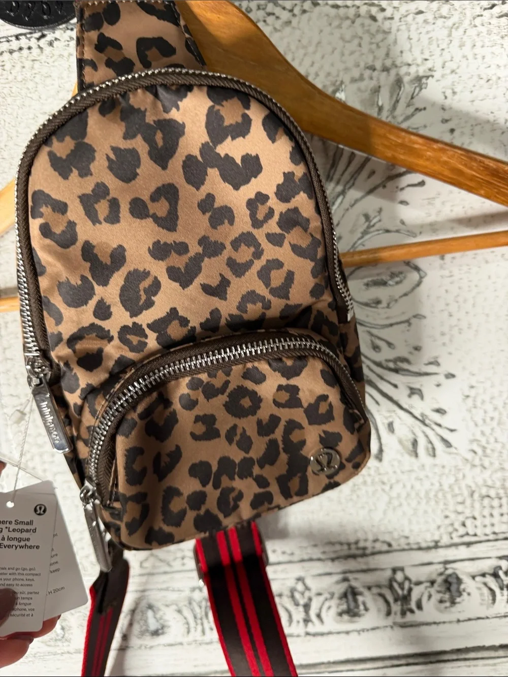 Everywhere small sling bag Leopard Print with Red-Black Straps - Picture 6 of 6